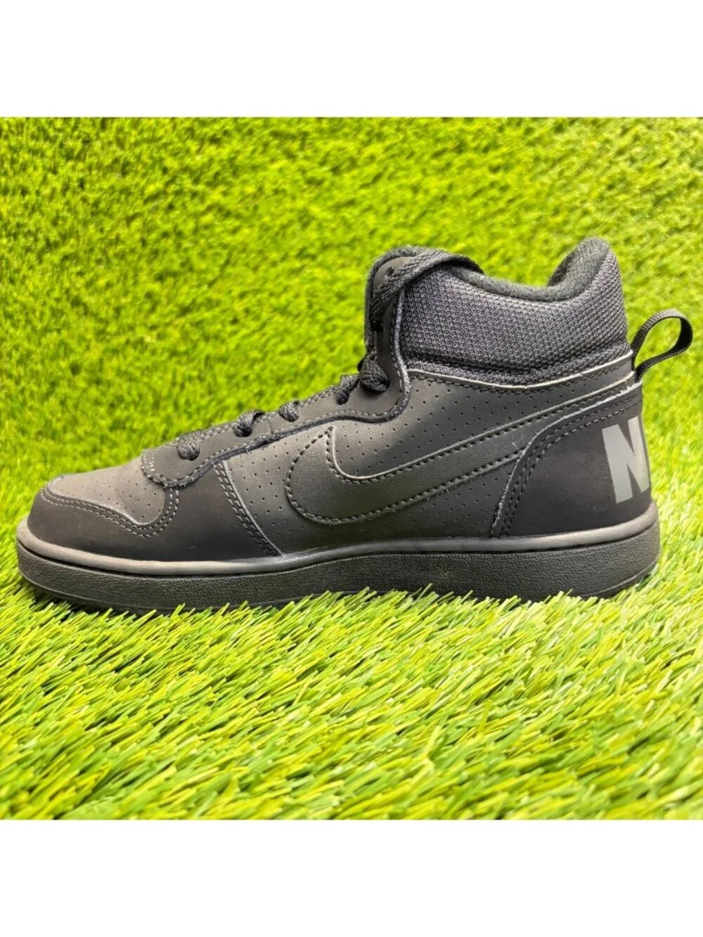 Nike Court Borough Mid GS Boys Size 4Y Triple Black Athletic Shoes Sneakers